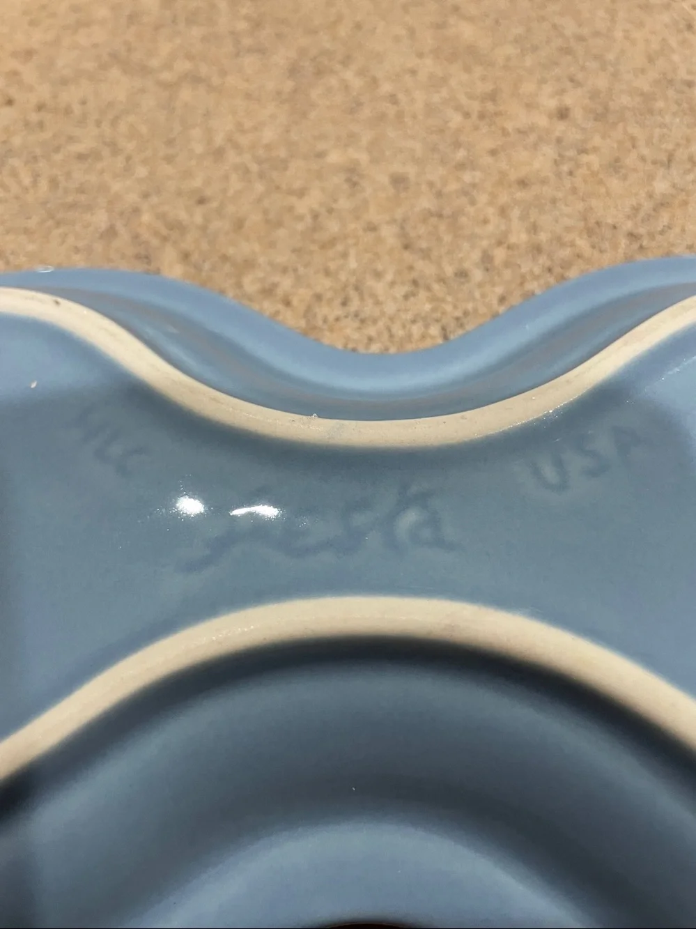This Fiesta Ware ceramic sugar and creamer tray features a figure-eight design